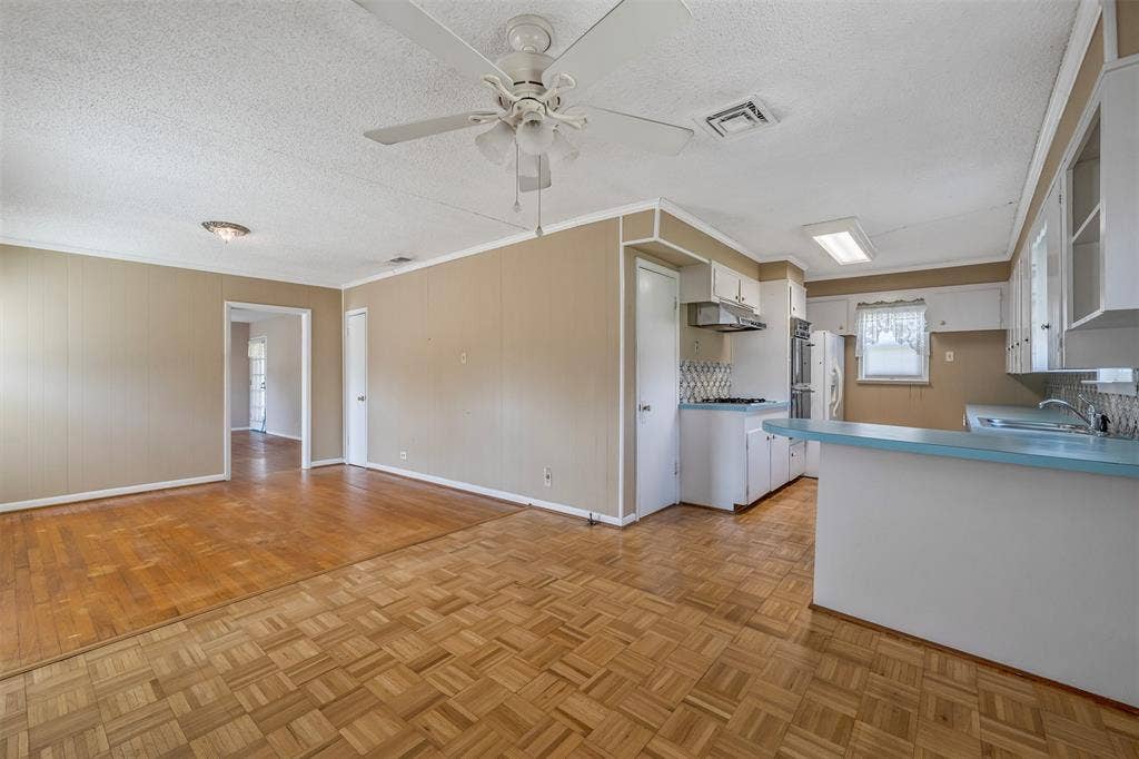 465 Southview Drive, Lucas, TX 75002 465 Southview Drive, Lucas, TX 75002