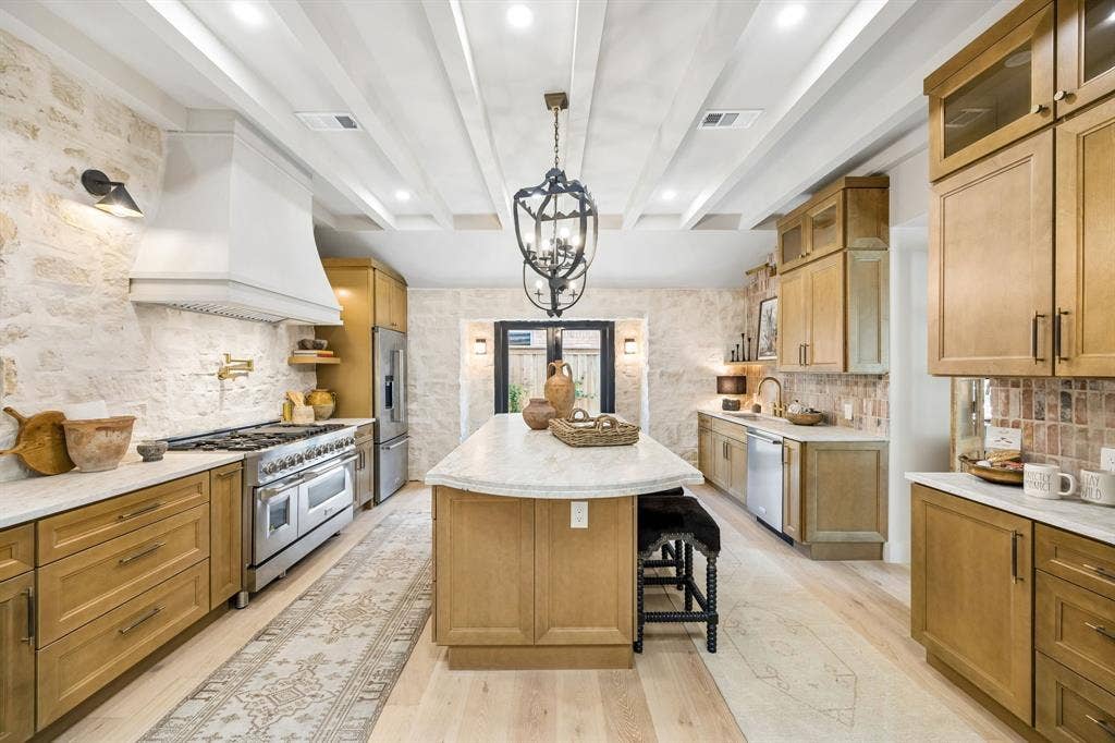 6411 Camille Avenue, Dallas, TX 75252