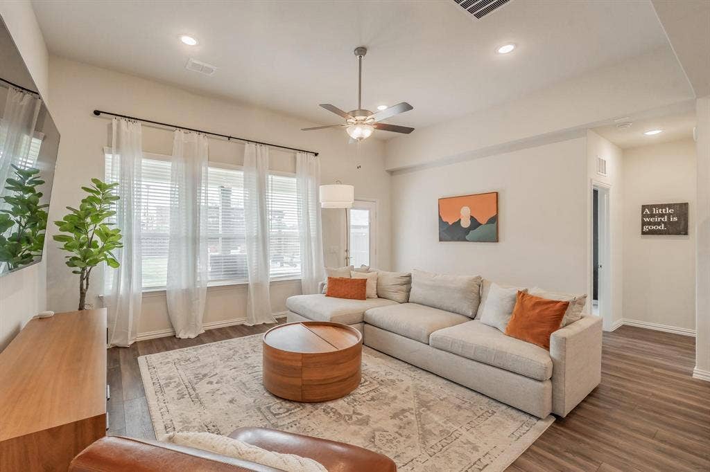 2725 Henson Lane, Garland, TX 75040 2725 Henson Lane, Garland, TX 75040