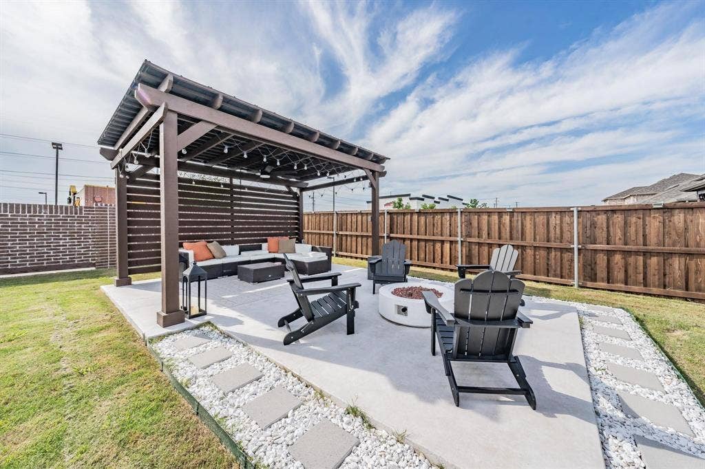 2725 Henson Lane, Garland, TX 75040 2725 Henson Lane, Garland, TX 75040