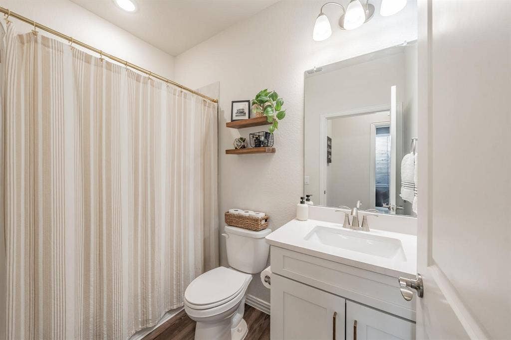 2725 Henson Lane, Garland, TX 75040 2725 Henson Lane, Garland, TX 75040
