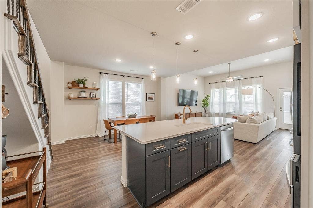2725 Henson Lane, Garland, TX 75040 2725 Henson Lane, Garland, TX 75040