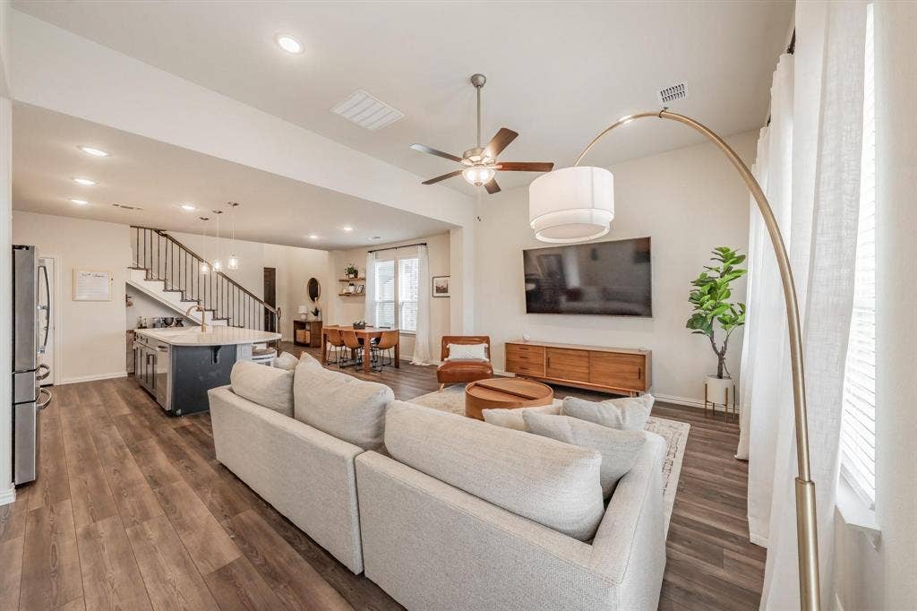 2725 Henson Lane, Garland, TX 75040 2725 Henson Lane, Garland, TX 75040