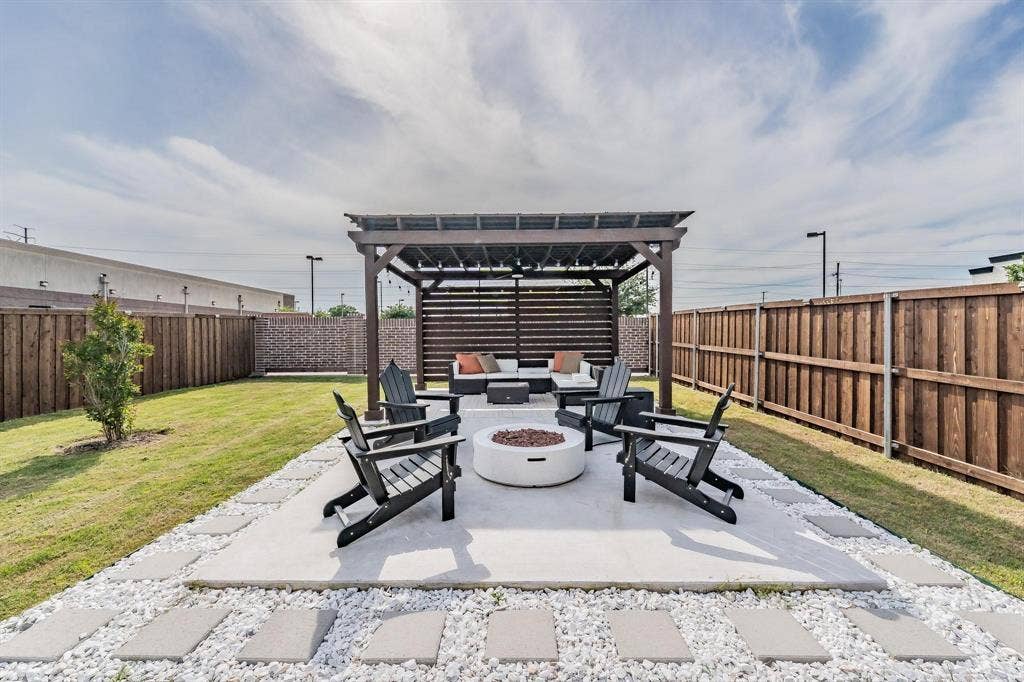 2725 Henson Lane, Garland, TX 75040 2725 Henson Lane, Garland, TX 75040