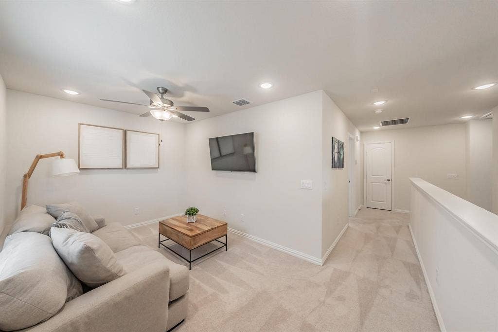 2725 Henson Lane, Garland, TX 75040 Upstairs Loft/Living Space