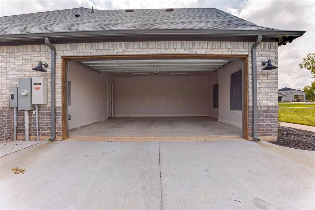6015 Bonanza Drive, #D, Granbury, TX 76049