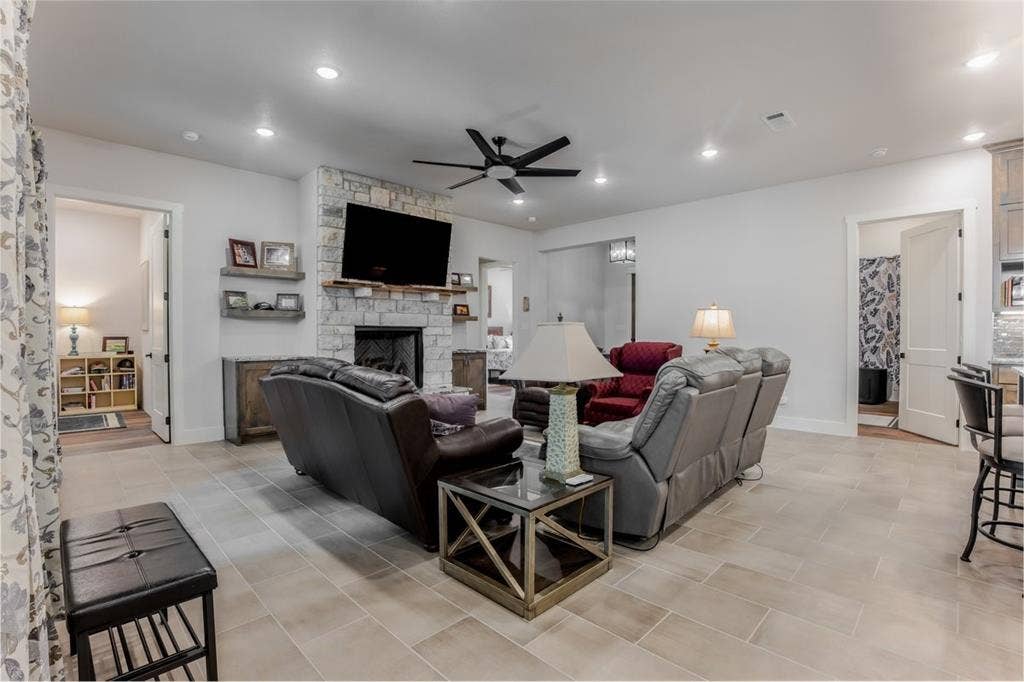 6015 Bonanza Drive, #D, Granbury, TX 76049