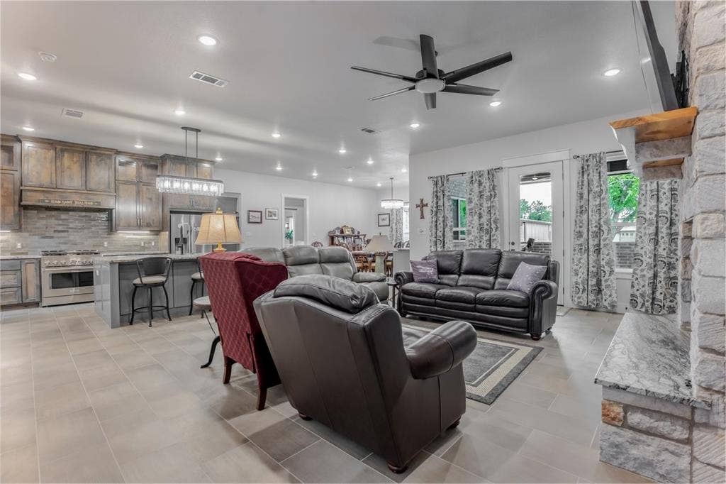 6015 Bonanza Drive, #D, Granbury, TX 76049