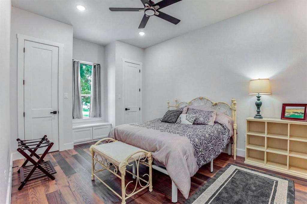 6015 Bonanza Drive, #D, Granbury, TX 76049