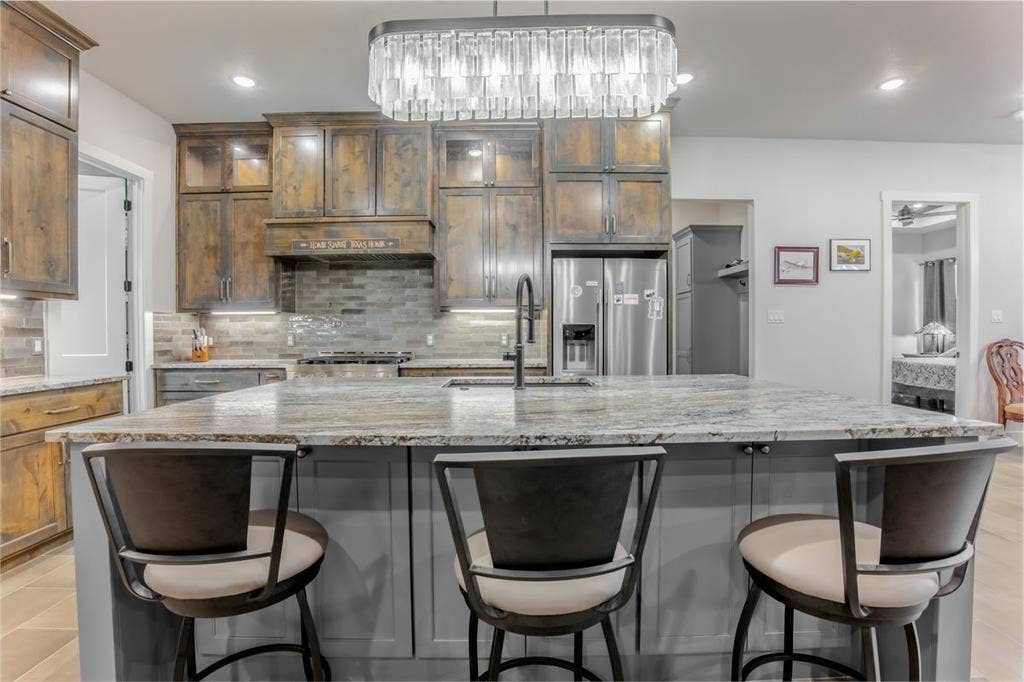 6015 Bonanza Drive, #D, Granbury, TX 76049