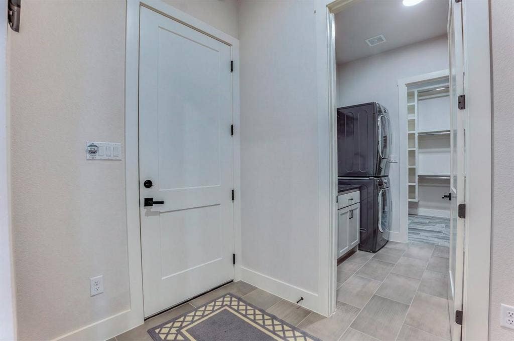 6015 Bonanza Drive, #D, Granbury, TX 76049