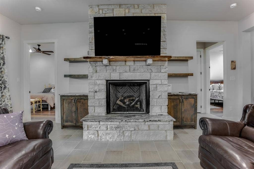 6015 Bonanza Drive, #D, Granbury, TX 76049
