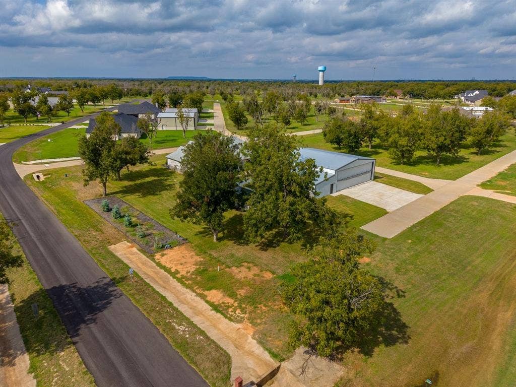 6015 Bonanza Drive, #D, Granbury, TX 76049