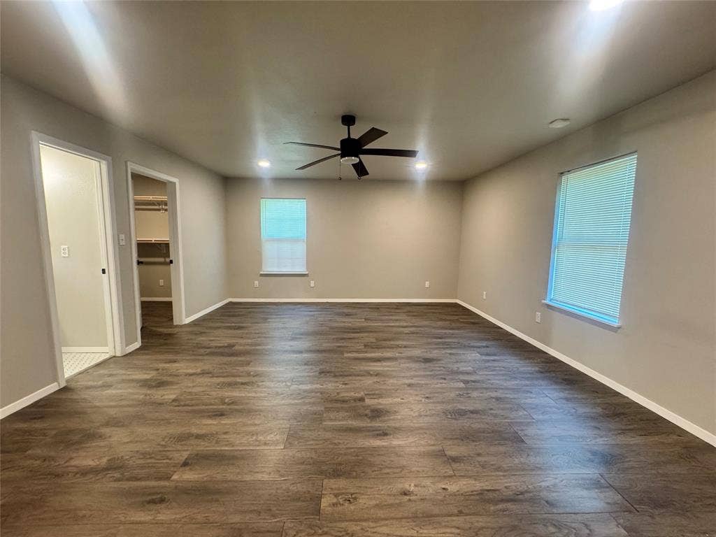 2707 Cross Street, Dallas, TX 75210 Primary Bedroom with Walking Closet