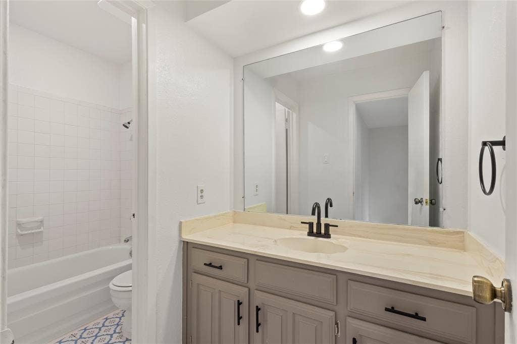 2908 Nova Drive, Garland, TX 75044 2908 Nova Drive, Garland, TX 75044