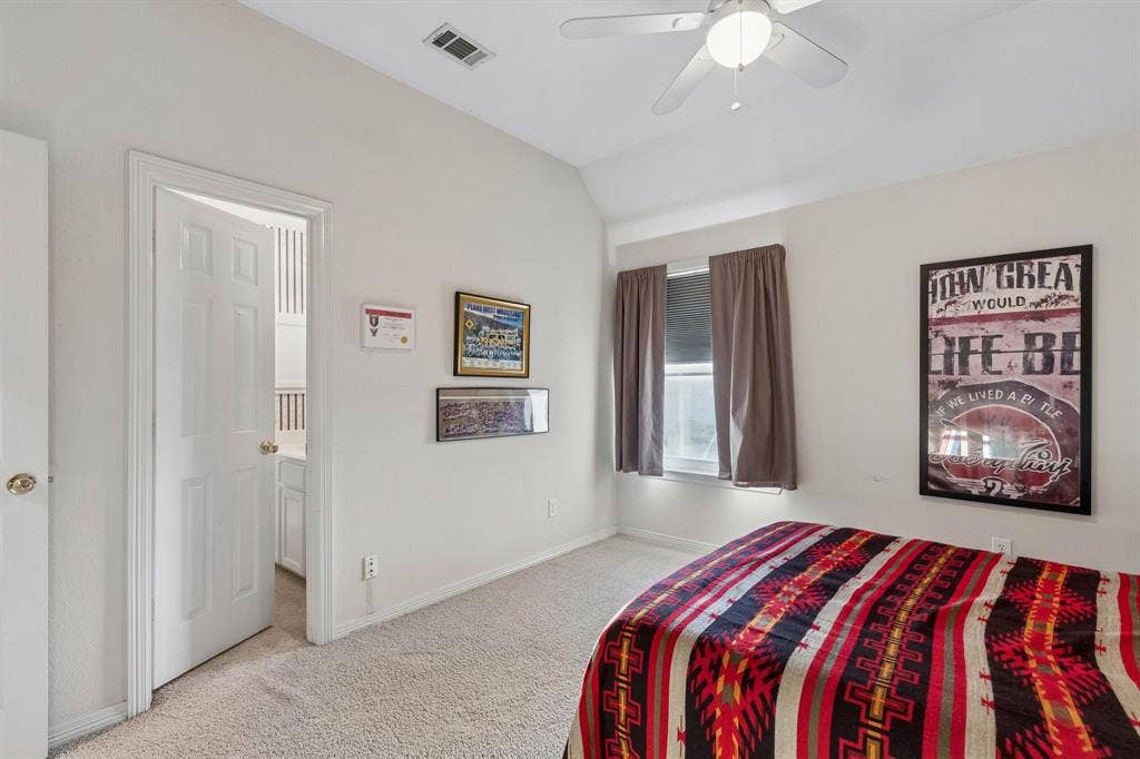 Secondary bedroom