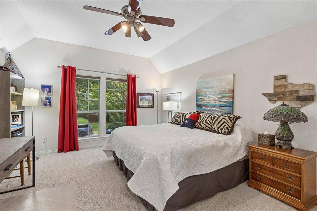 Secondary bedroom