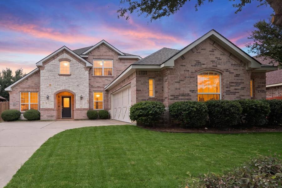 Property photo for 302 Garden Path Lane, Mansfield, TX