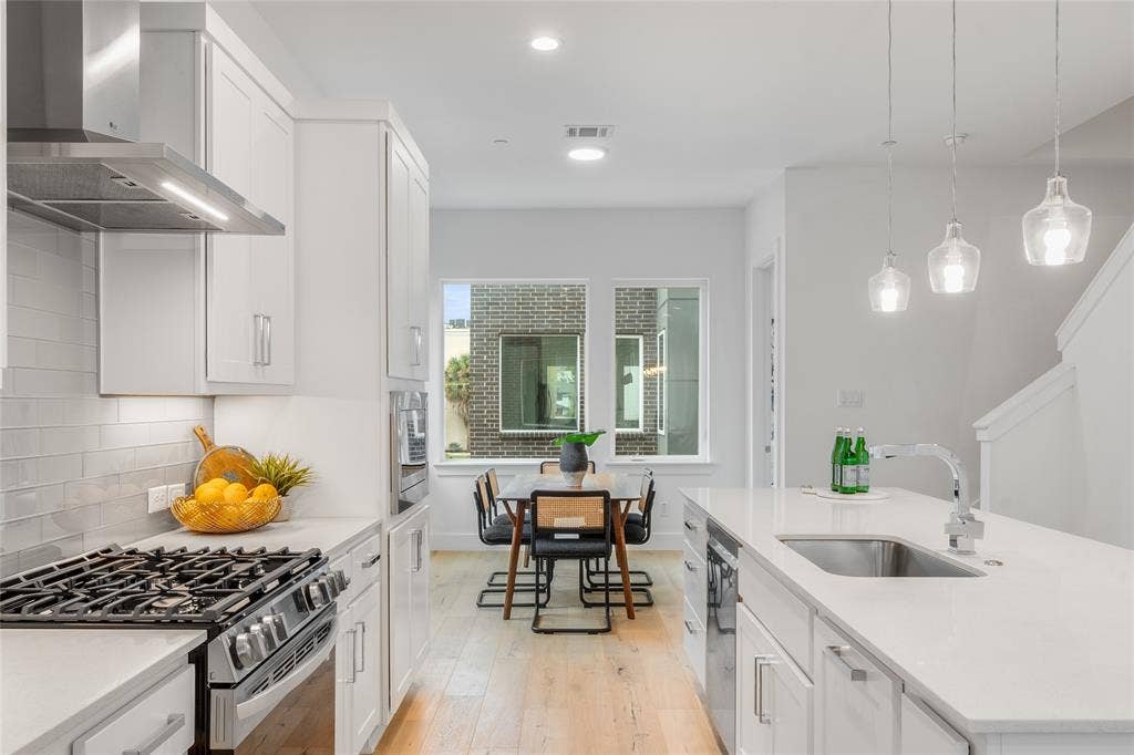 3915 N Hall Street, #302, Dallas, TX 75219 3915 N Hall Street, #302, Dallas, TX 75219