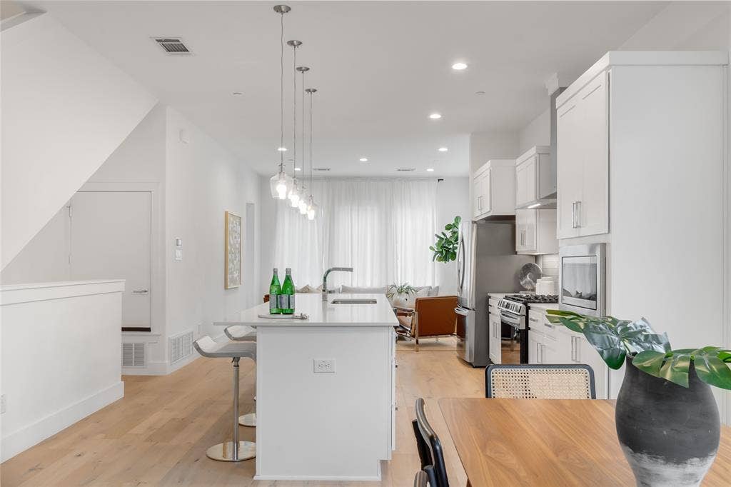 3915 N Hall Street, #302, Dallas, TX 75219 3915 N Hall Street, #302, Dallas, TX 75219