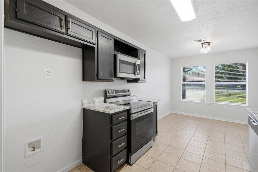 706 Shady Grove Drive, Granbury, TX 76049