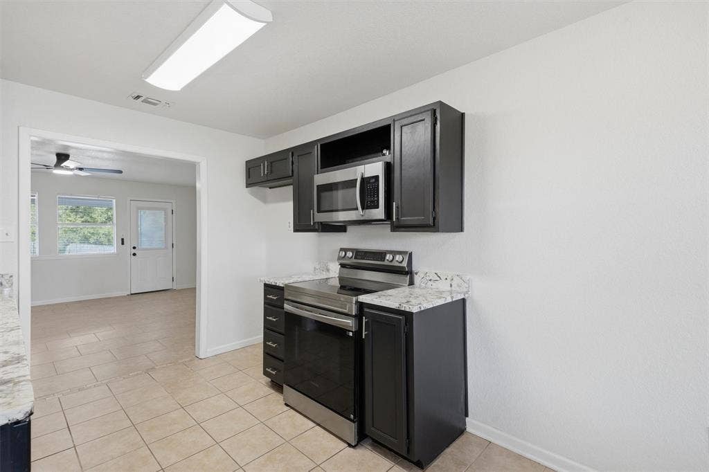 706 Shady Grove Drive, Granbury, TX 76049