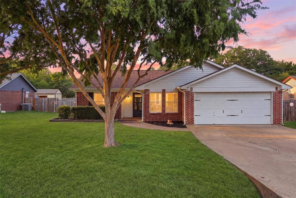 706 Shady Grove Drive, Granbury, TX 76049