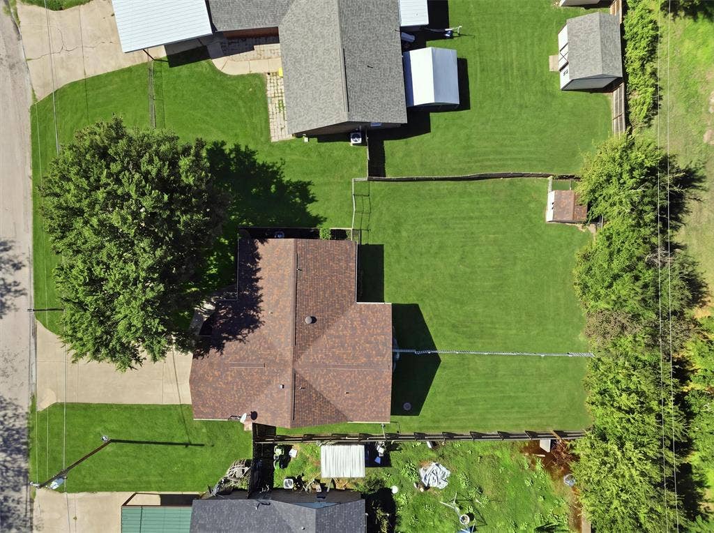 706 Shady Grove Drive, Granbury, TX 76049