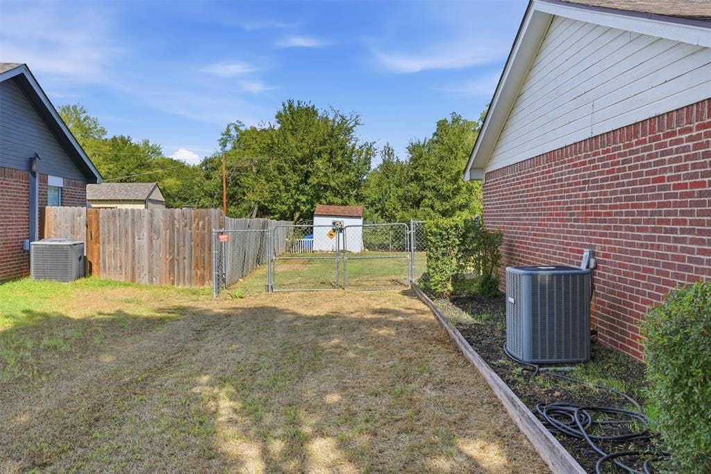 706 Shady Grove Drive, Granbury, TX 76049