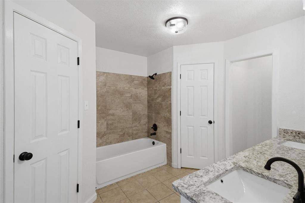 706 Shady Grove Drive, Granbury, TX 76049
