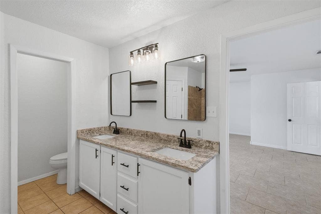 706 Shady Grove Drive, Granbury, TX 76049