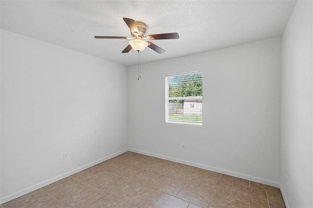 706 Shady Grove Drive, Granbury, TX 76049
