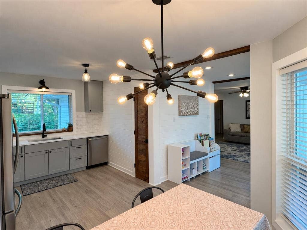 8405 Creekwood Drive, Dallas, TX 75228 8405 Creekwood Drive, Dallas, TX 75228