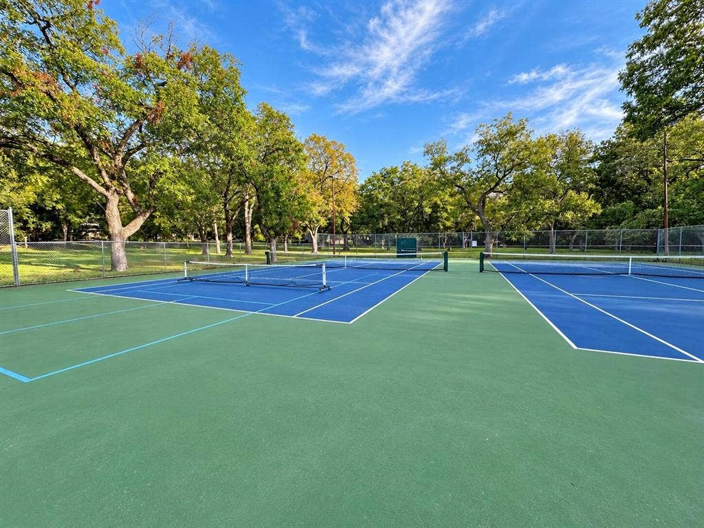 8405 Creekwood Drive, Dallas, TX 75228 8405 Creekwood Drive, Dallas, TX 75228