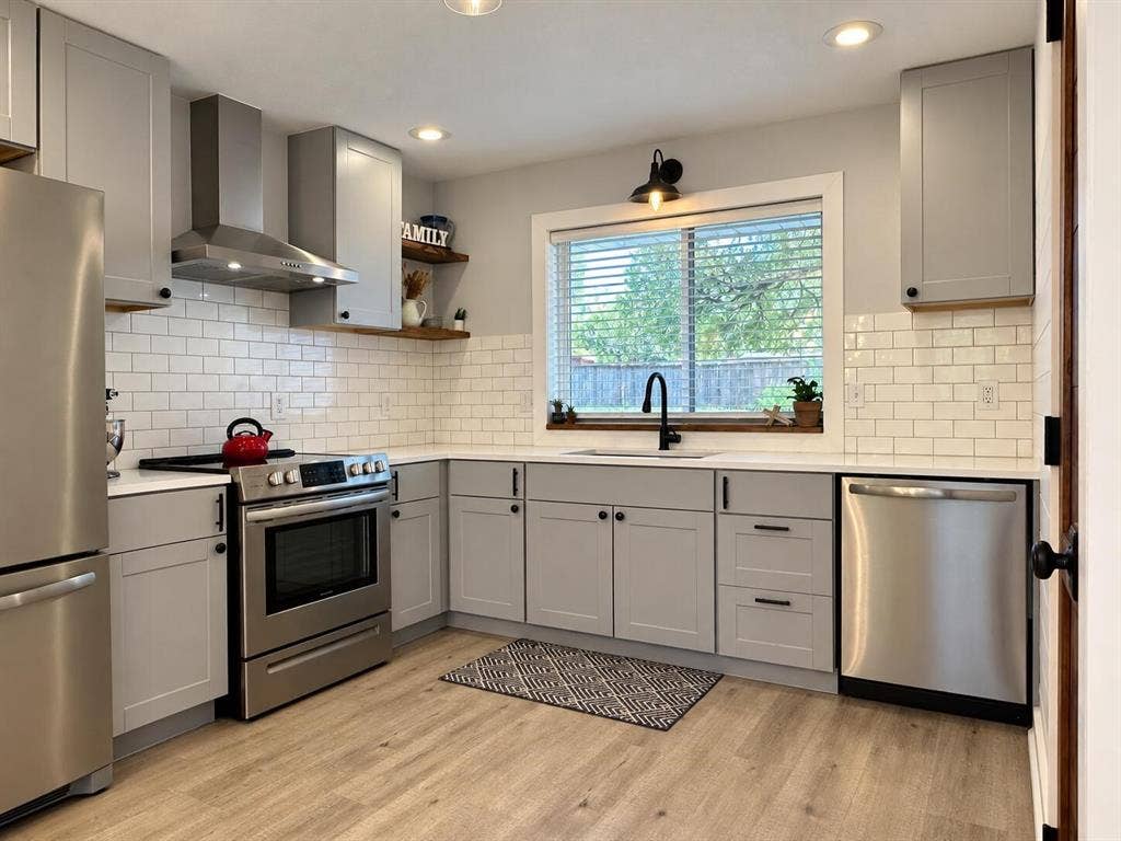 8405 Creekwood Drive, Dallas, TX 75228 8405 Creekwood Drive, Dallas, TX 75228