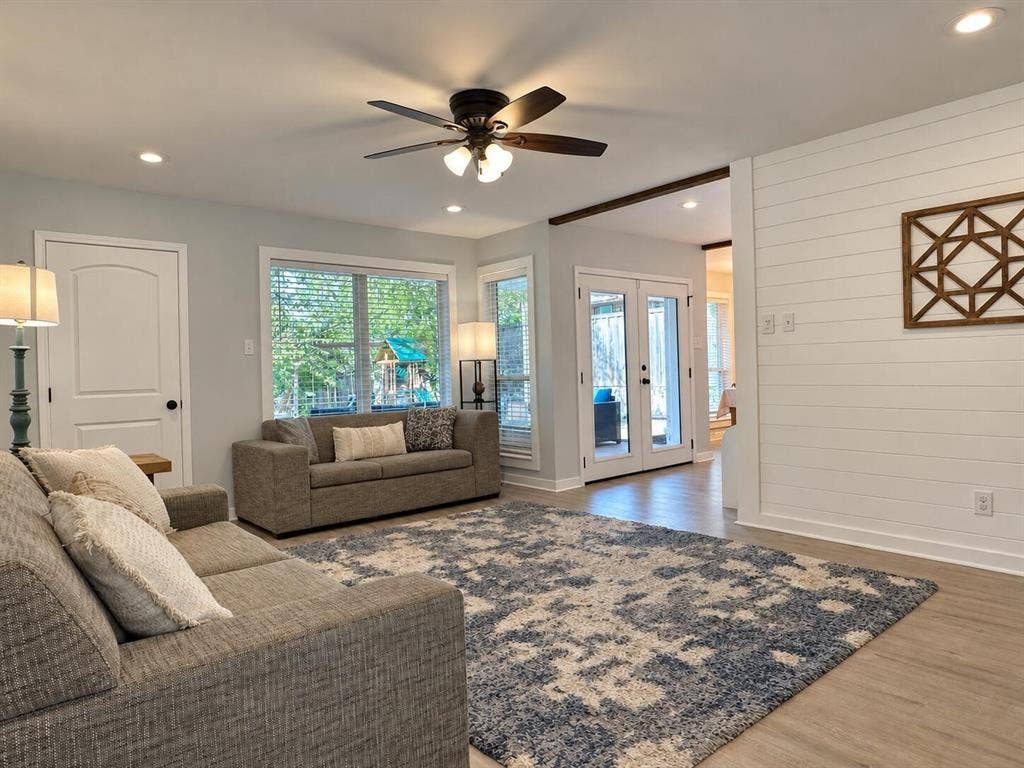 8405 Creekwood Drive, Dallas, TX 75228 8405 Creekwood Drive, Dallas, TX 75228