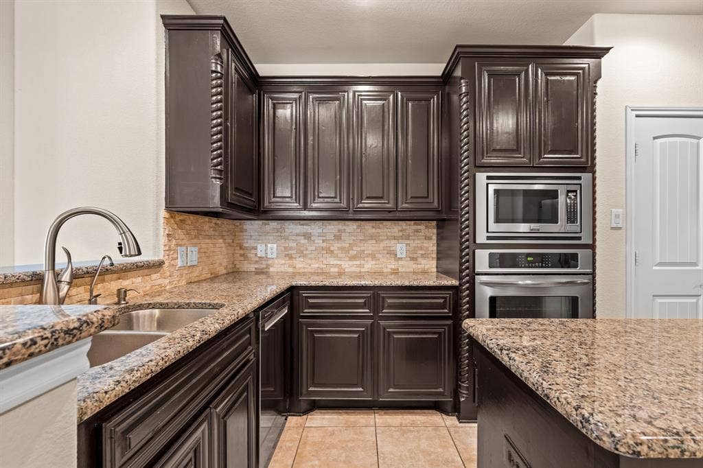 10437 Chantry Lane, Frisco, TX 75035 10437 Chantry Lane, Frisco, TX 75035