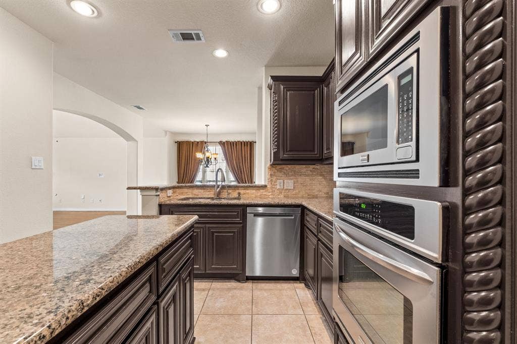 10437 Chantry Lane, Frisco, TX 75035 10437 Chantry Lane, Frisco, TX 75035