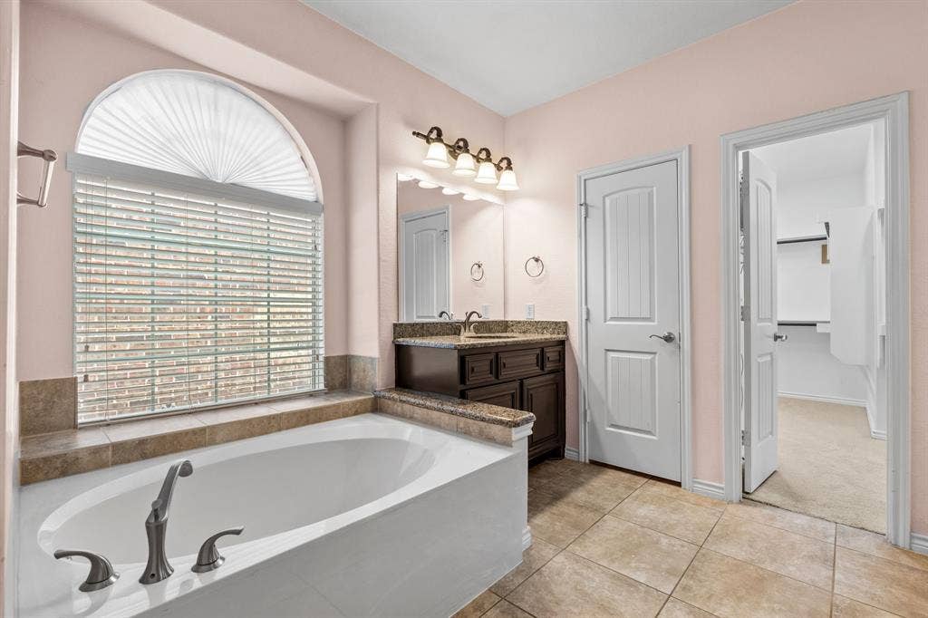 10437 Chantry Lane, Frisco, TX 75035 Primary Bath