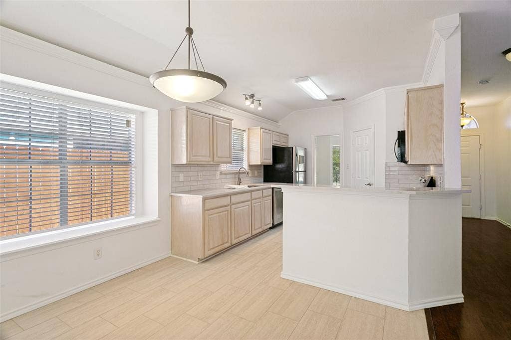 Updated kitchen with new tile floors, paint and SS appliances.