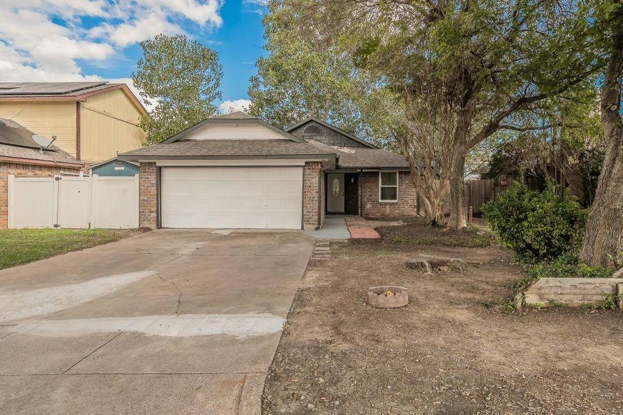 Property photo for 4811 Abbott Avenue, Arlington, TX