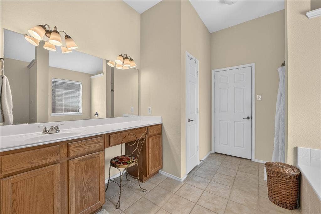 5717 Southern Hills Drive, North Richland Hills, TX 76180
