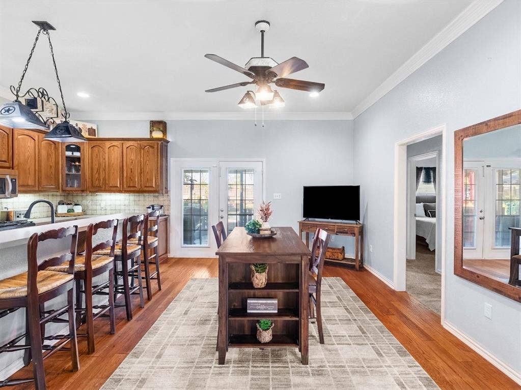 3103 Rim Rock Court, Granbury, TX 76049 Breakfast area