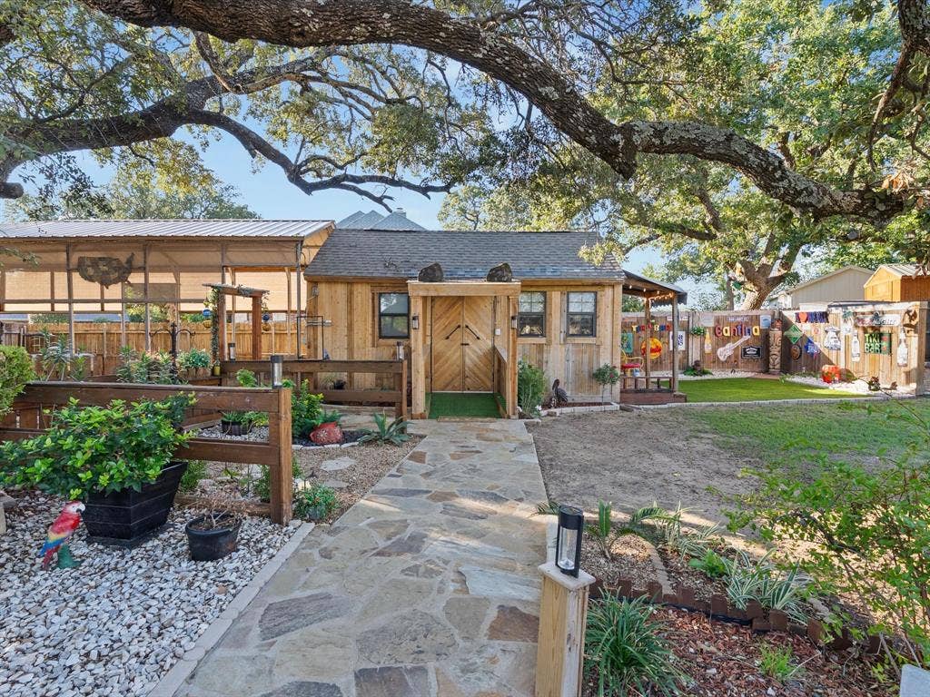 3103 Rim Rock Court, Granbury, TX 76049 Man cave or she shed