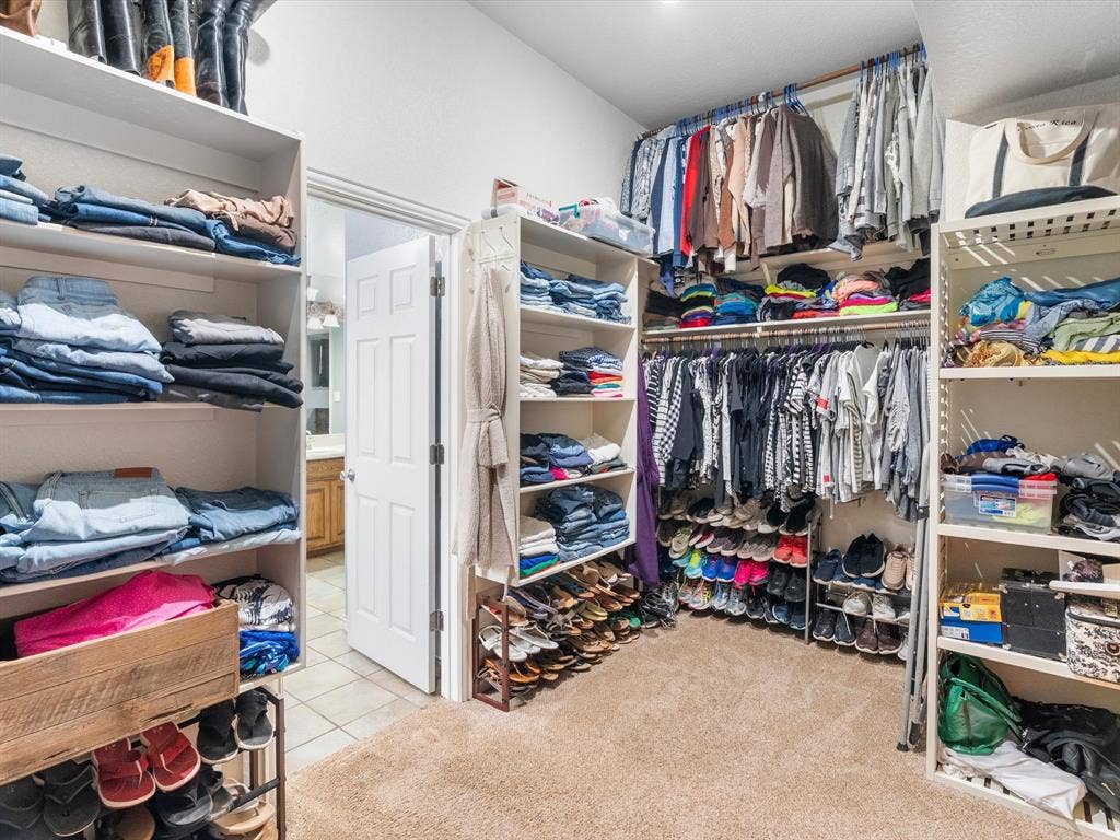 3103 Rim Rock Court, Granbury, TX 76049 Huge primary closet