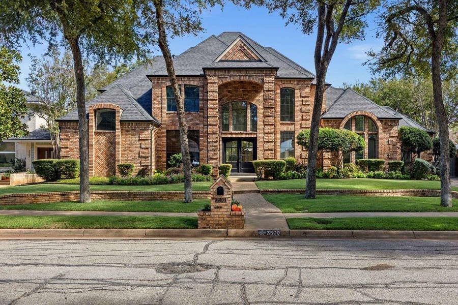 Property photo for 3509 Lake Tahoe Drive, Arlington, TX