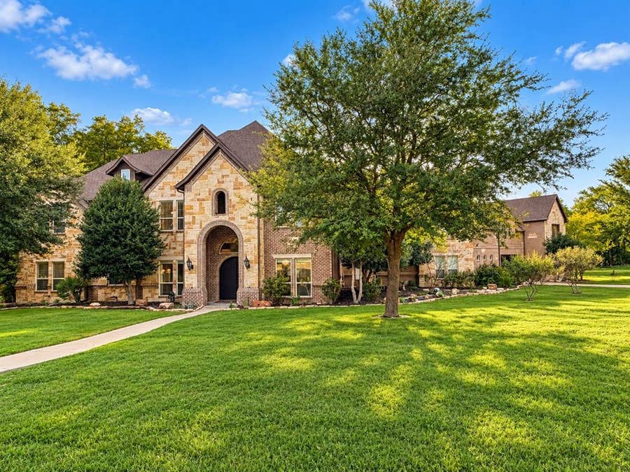 Property photo for 5611 Morning Light Drive, Midlothian, TX