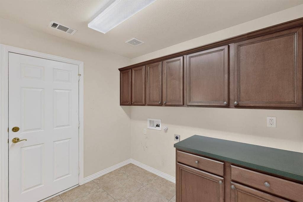 9900 Hanford Drive, Denton, TX 76207