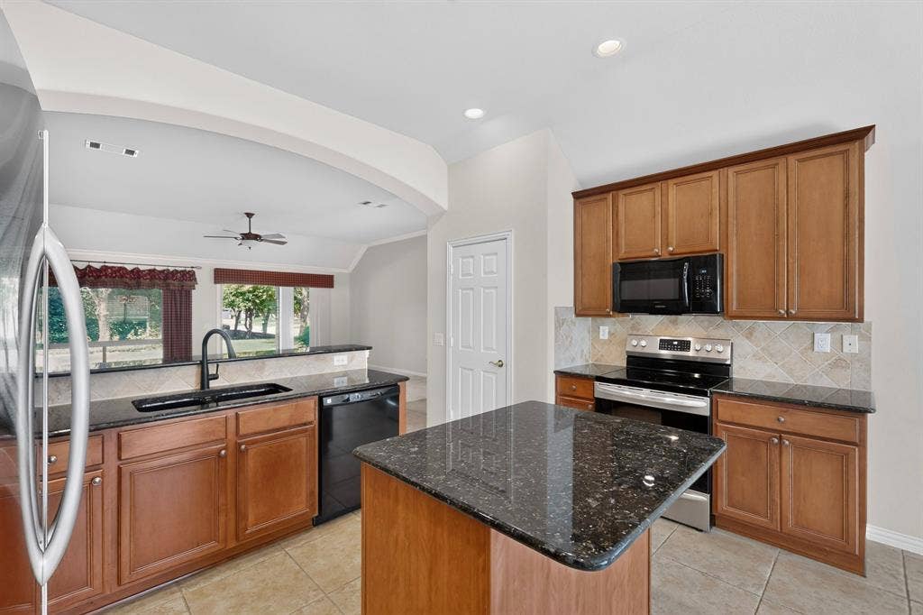 9900 Hanford Drive, Denton, TX 76207