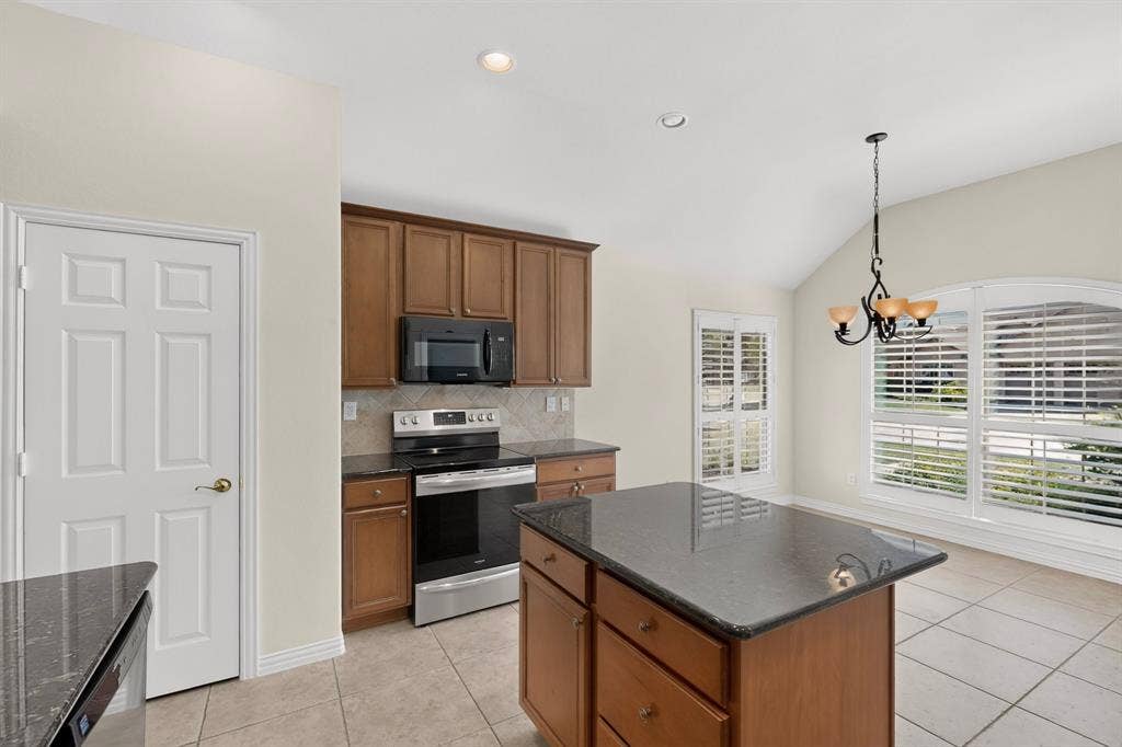 9900 Hanford Drive, Denton, TX 76207